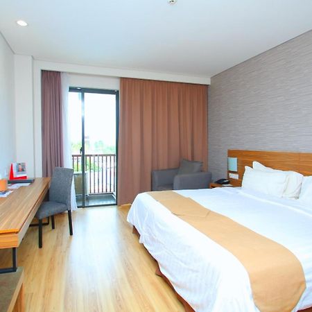 Swiss-Belhotel Sorong Exterior photo